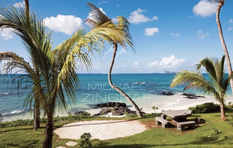 Ile Maurice - Opportunité rare : Villa de luxe Pied dans l'eau  proche Grand Baie - Pointe aux Canonniers