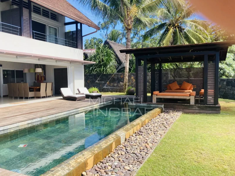 Ile Maurice - Opportunité rare : Villa de luxe Pied dans l'eau  proche Grand Baie - Pointe aux Canonniers