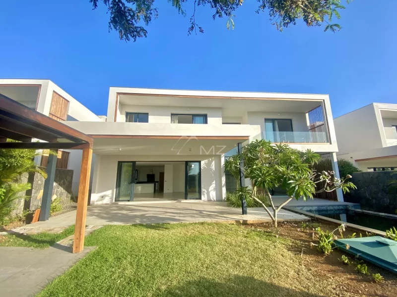 Sumptuous villa in a calm and green setting