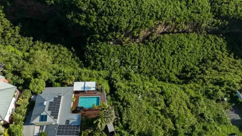 Außergewöhnliche Villa im Herzen des Meeresresorts von Saint-Leu