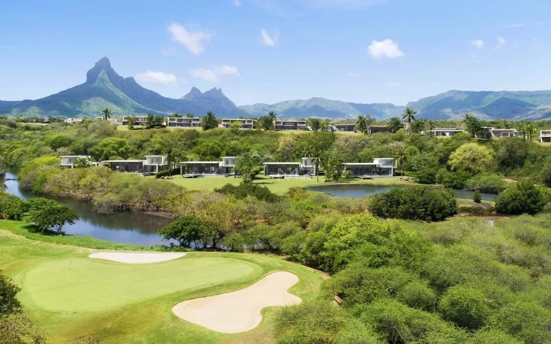 Sumptuous villa in a calm and green setting