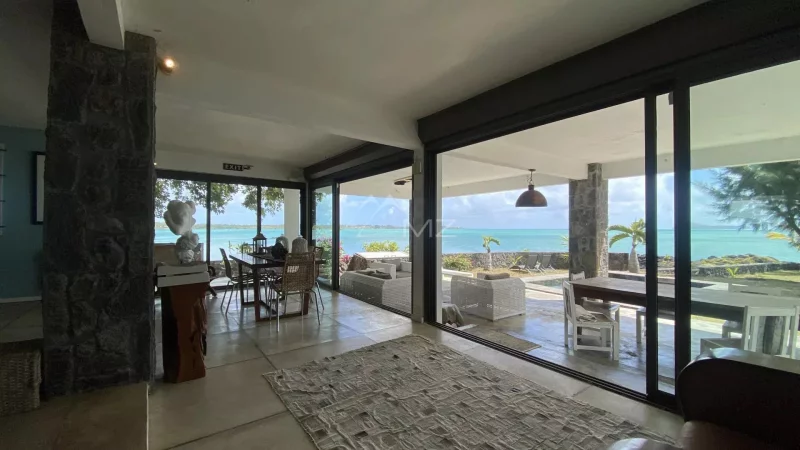 RARE ! Seafront Villa & Cottage - Calodyne