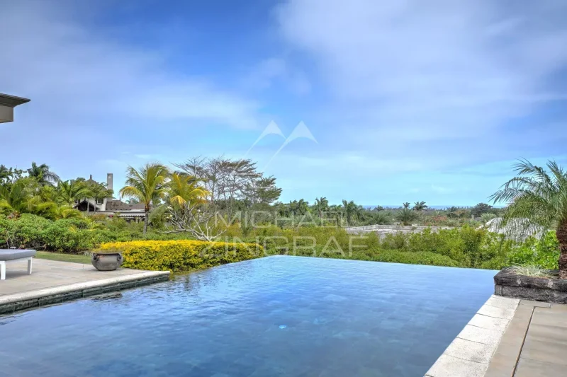 Villa in a prestigious golf estate of Bel Ombre