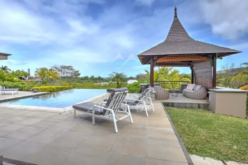 Villa in a prestigious golf estate of Bel Ombre