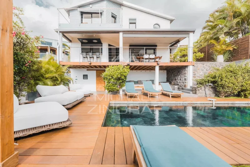 Außergewöhnliche Villa mit 180°-Meerblick