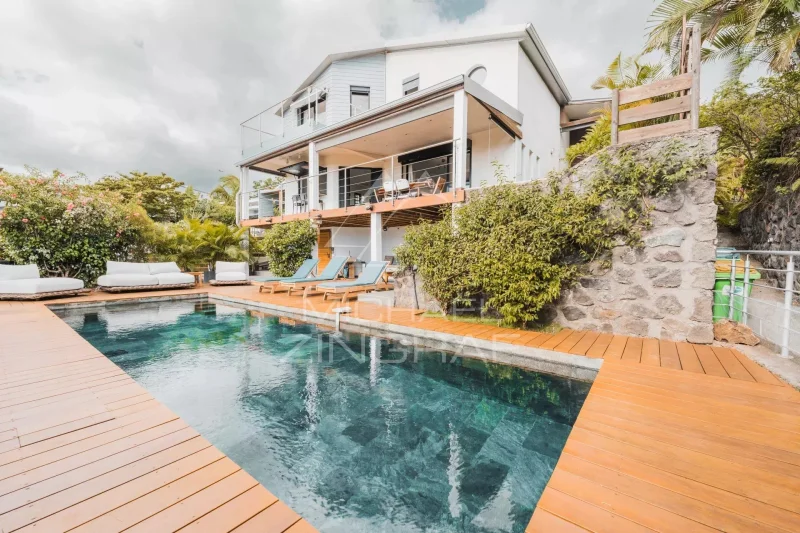 Außergewöhnliche Villa mit 180°-Meerblick