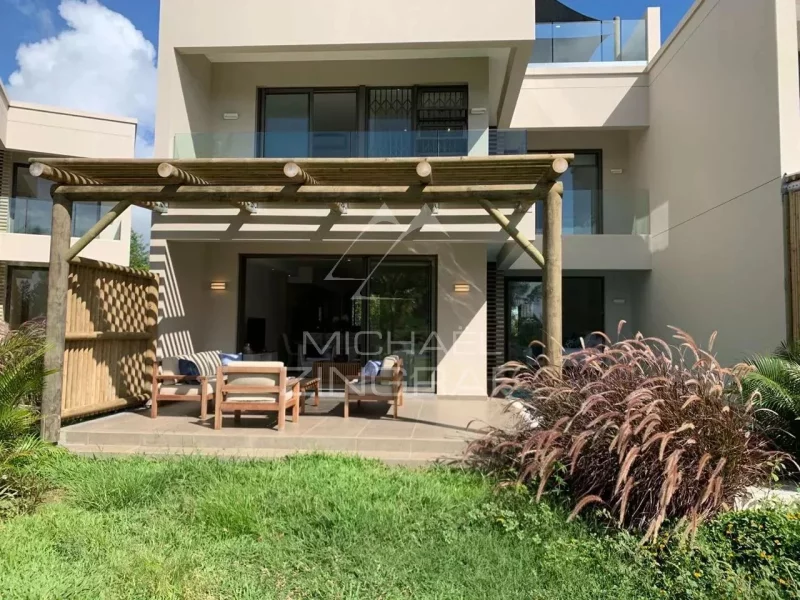 Beachfront Villa in a residence in Calodyne