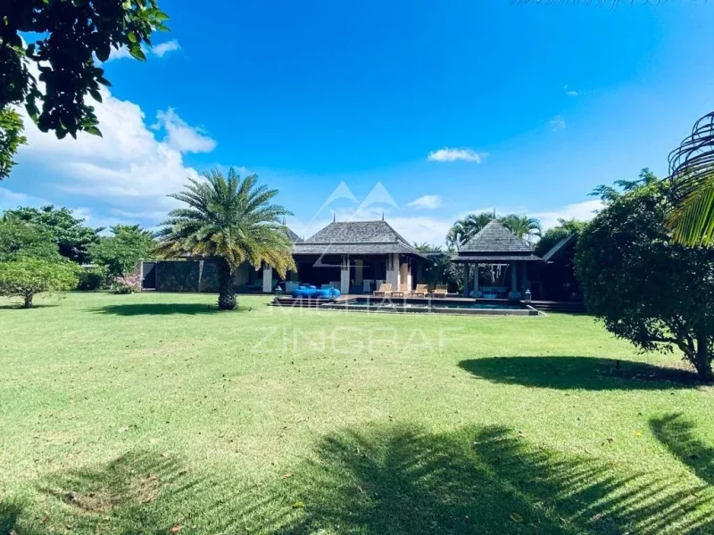 TAMARIN: Exceptional Villa on Golf Estate