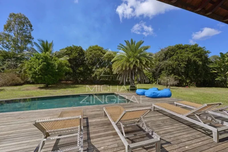 TAMARIN: Exceptional Villa on Golf Estate