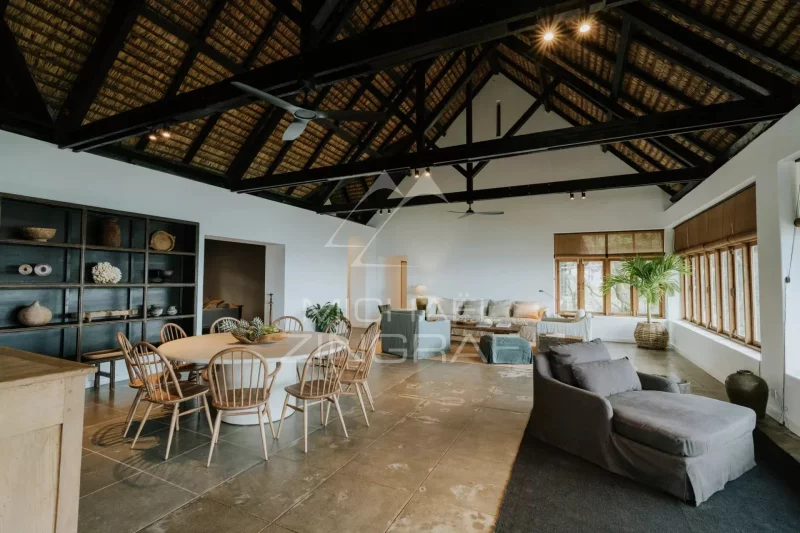 Villa in the south of the island LE CAMPEMENT