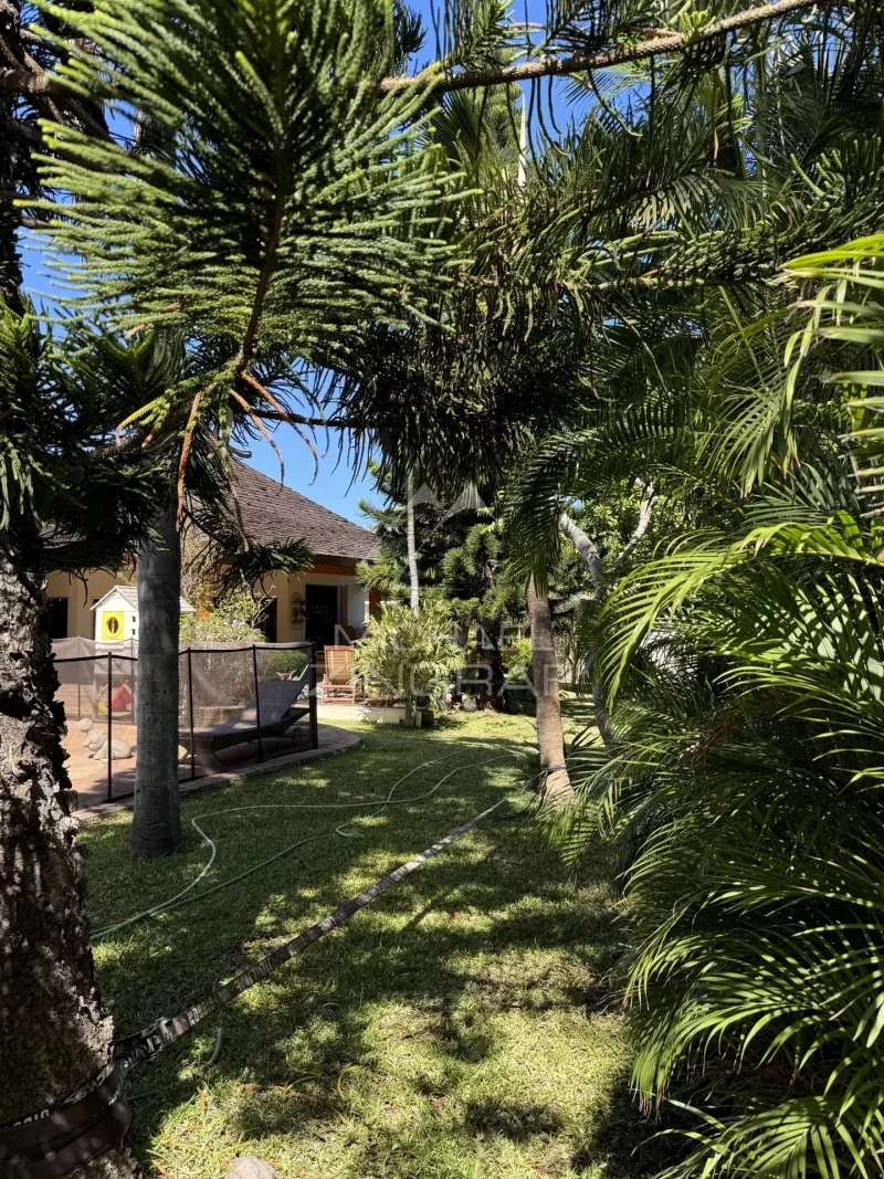 Exceptional Villa in a Secure Estate in Saint-Gilles-les-Bains