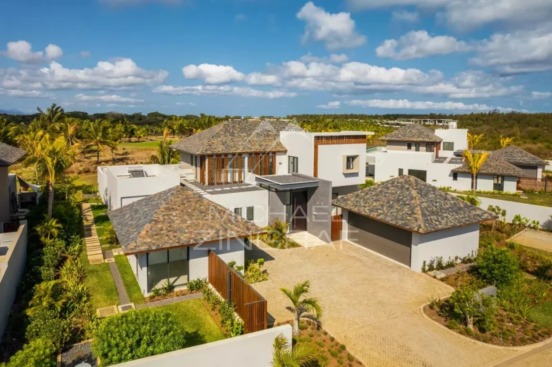 Opportunité exceptionnelle – Villa Fairway 5 suites au sein du domaine de golf de Mont Choisy