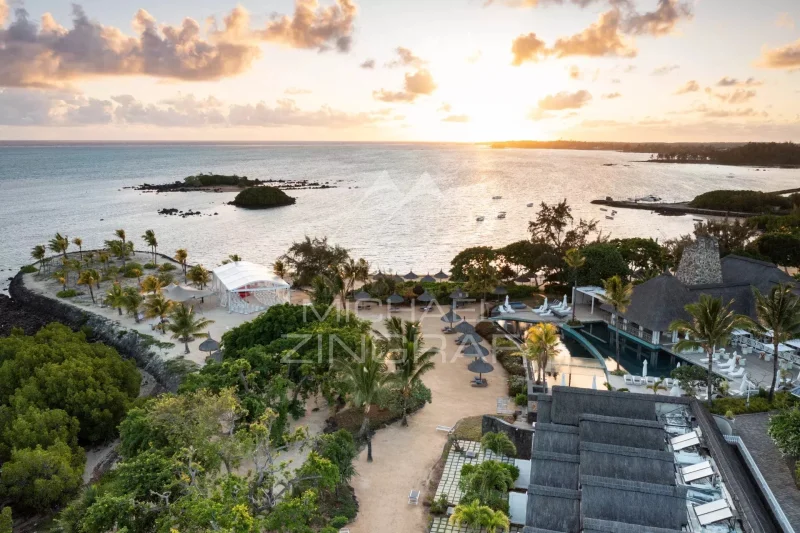 Villa contemporaine avec piscine et vue golf