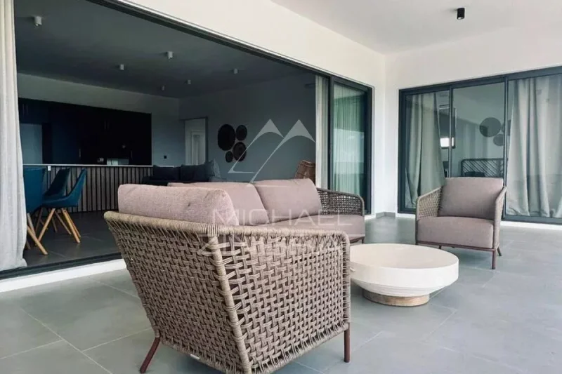 Exceptional Penthouse with Rooftop & Private Pool | Pereybère