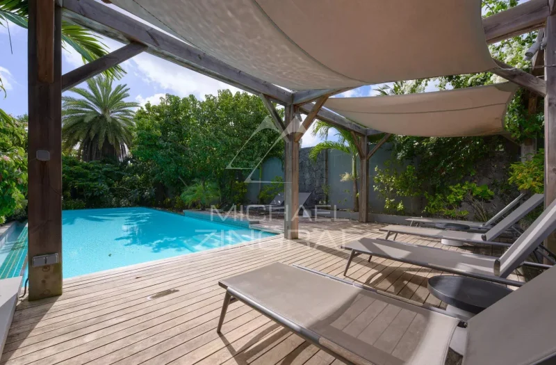 Élégant Appartement de 3 Chambres dans une Résidence Sécurisée à Pointe aux Canonniers