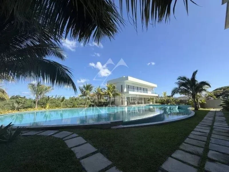 Resort Living Just Minutes from Pereybere Beach