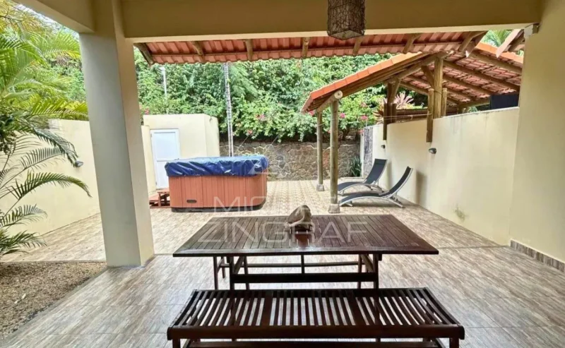 Duplex Moderne avec Jacuzzi à  Pointe aux Piments