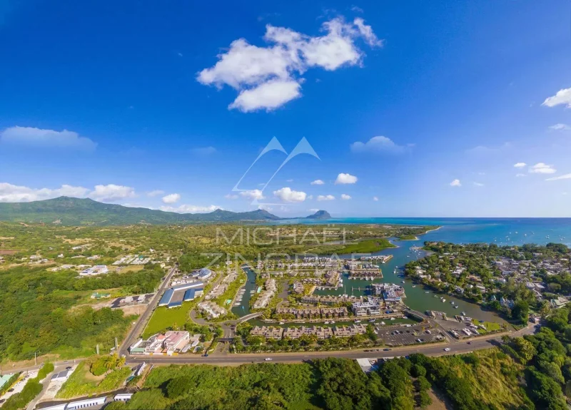 Exceptional Fully Renovated Duplex in the Heart of a Marina – Black River