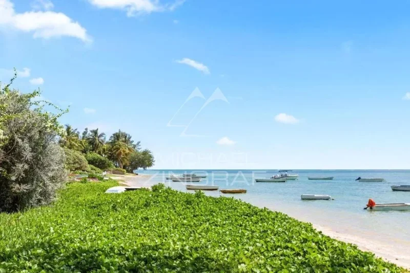 Elegant 3-Bedroom Apartment with Private Pool & Sea Views – Bain Bœuf