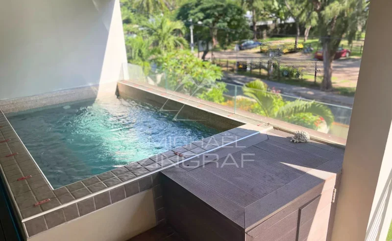 Elegant 3-Bedroom Apartment with Private Pool & Sea Views – Bain Bœuf